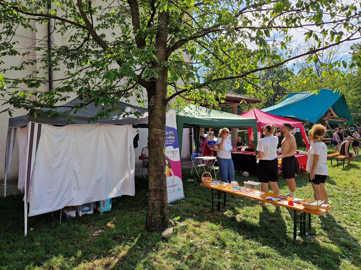 friendly_test's tweet photo. Eccoci al Campino à la plage a Cologno al Serio con lo stand informativo e la possibilità di effettuare il test rapido, anonimo e gratuito per #HIV #HCV #Sifilide.
Vi aspettiamo fino alle 23. #BergamoFTC #cHIVuoleconoscere #salutesessuale #AIDS #CheckPointBG #FriendlyTest https://t.co/NbQBdW2AVK