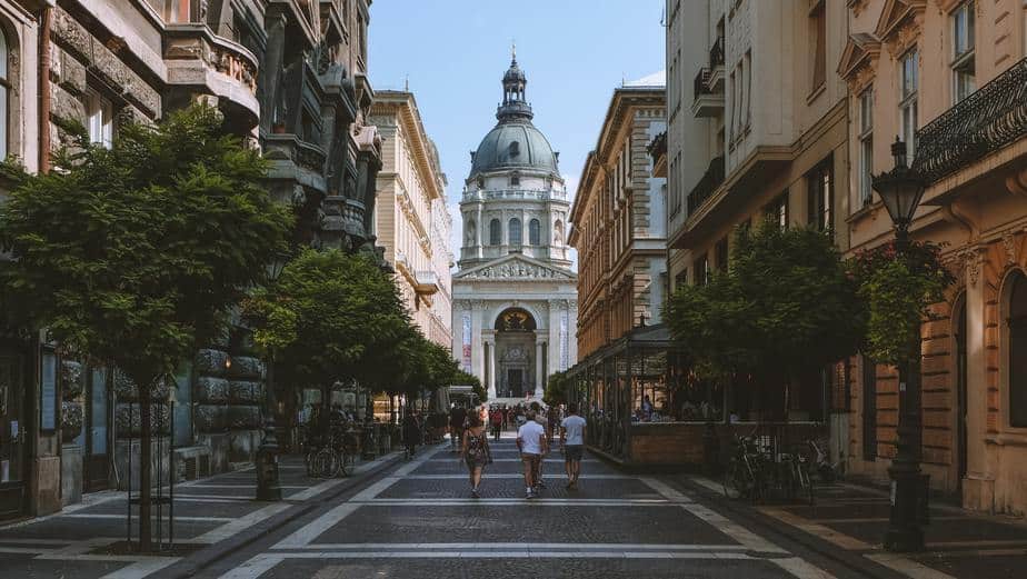 Traditioneo's tweet photo. Which way, westerner?   

 Modernity.                                                               Tradition. https://t.co/KSYhh5ZUWH