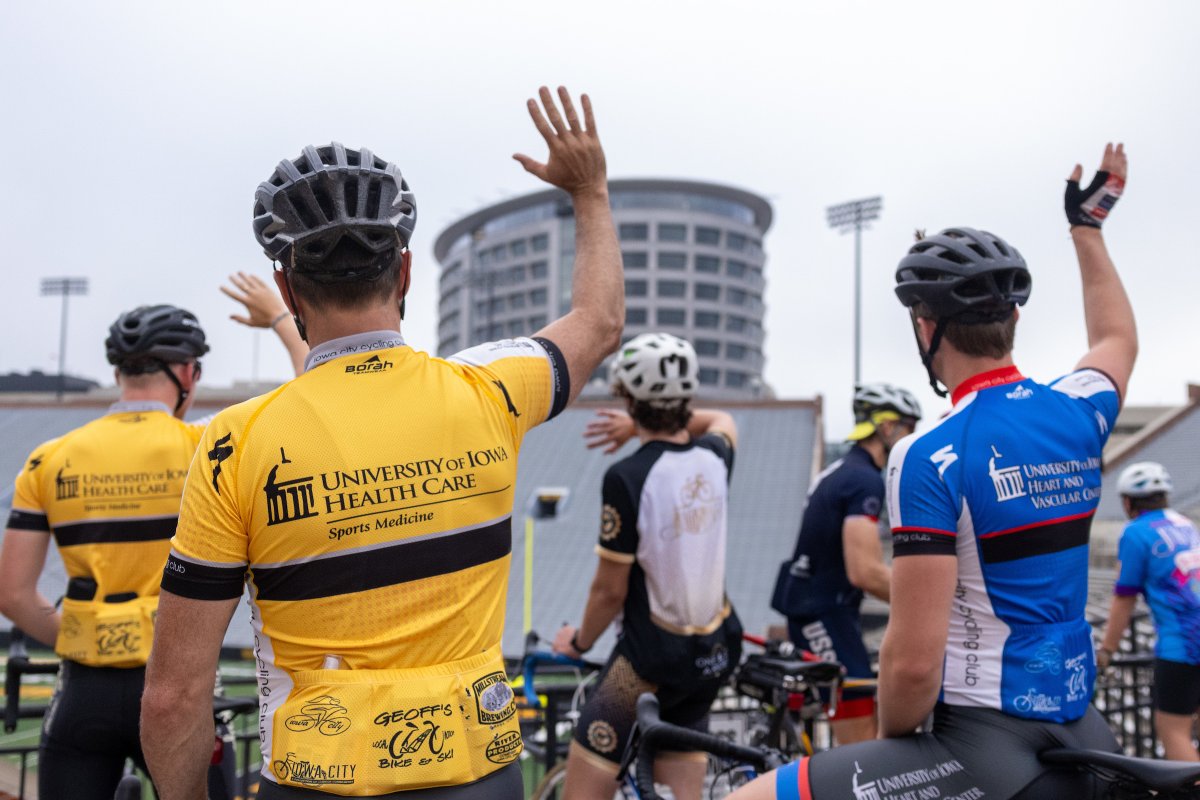 Thank you to all the #RAGBRAI riders who stopped by this morning for a Hawkeye Wave, including our UI Stead Family Children’s Hospital team. We appreciate the love! 💛