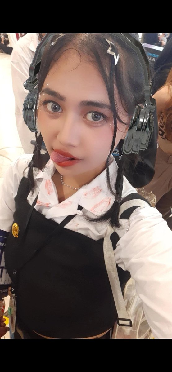 osoIemirae's tweet photo. thank you for the best concert and i steal your role outfit hehe #ZENERATIONinJAKARTA https://t.co/gwEZriqjbD