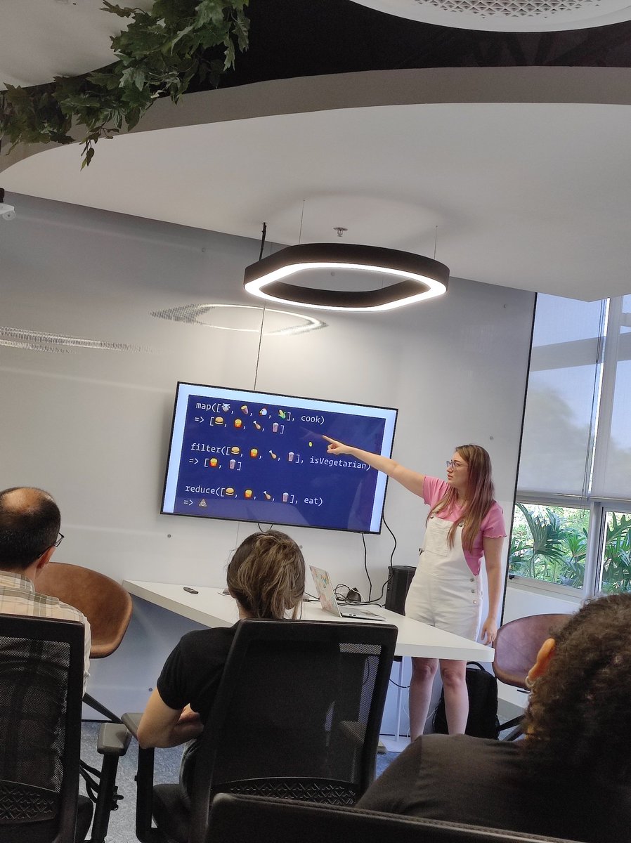 Hola! 🌞 Iniciamos con nuestra primera charla 👩🏽‍💻 <a href="/iris9112/">Isa Buriticá🐍🇨🇴</a>