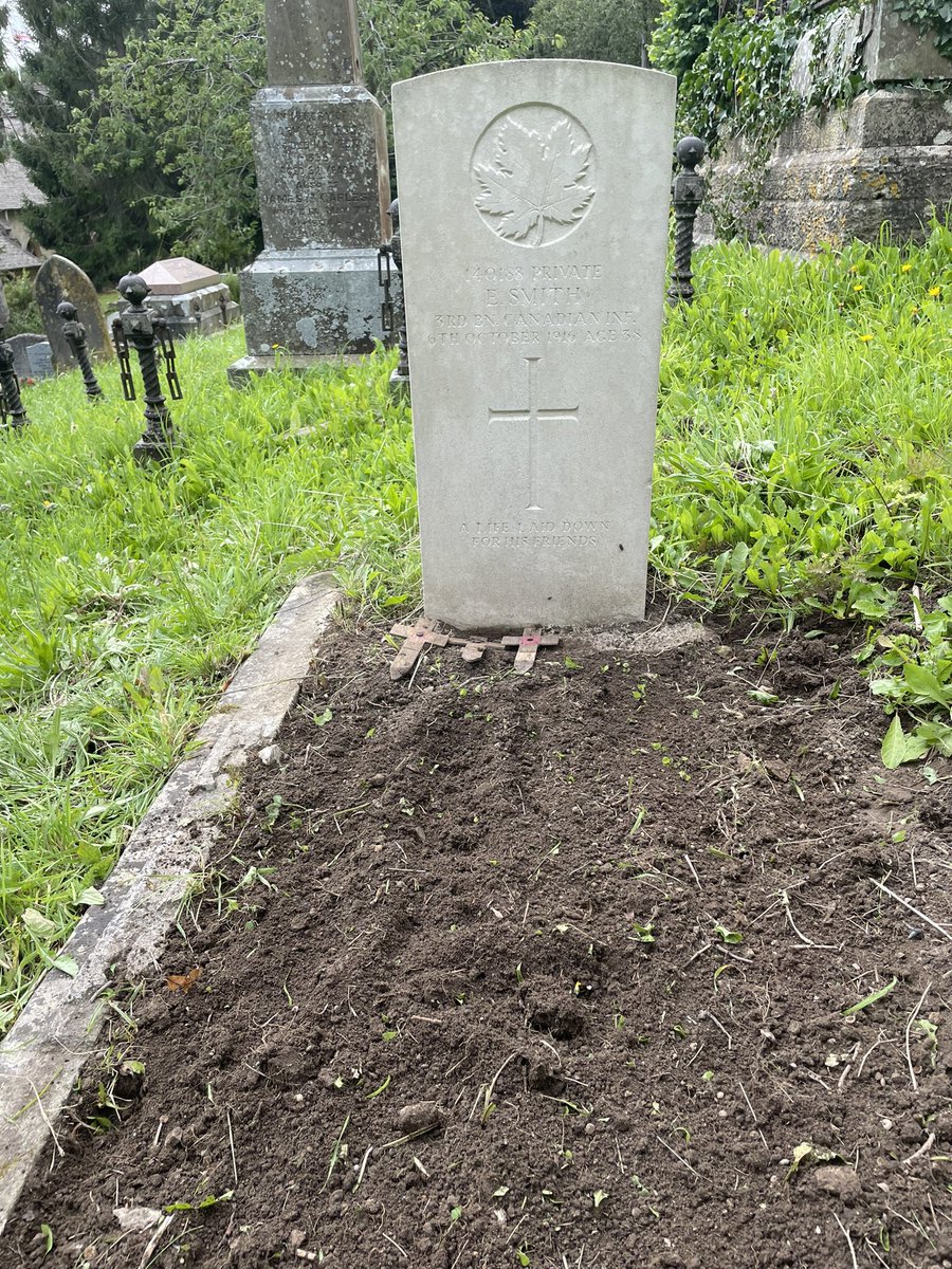 thesimongardner's tweet image. Tidy up for Private Edward Smith Canadian Infantry for @CWGC #EOHO project this PM . As always some moments of reflection 🫡 @HelenR864 @CanadianArmy