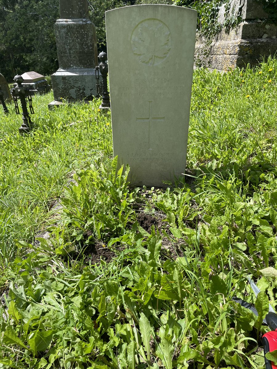 thesimongardner's tweet image. Tidy up for Private Edward Smith Canadian Infantry for @CWGC #EOHO project this PM . As always some moments of reflection 🫡 @HelenR864 @CanadianArmy
