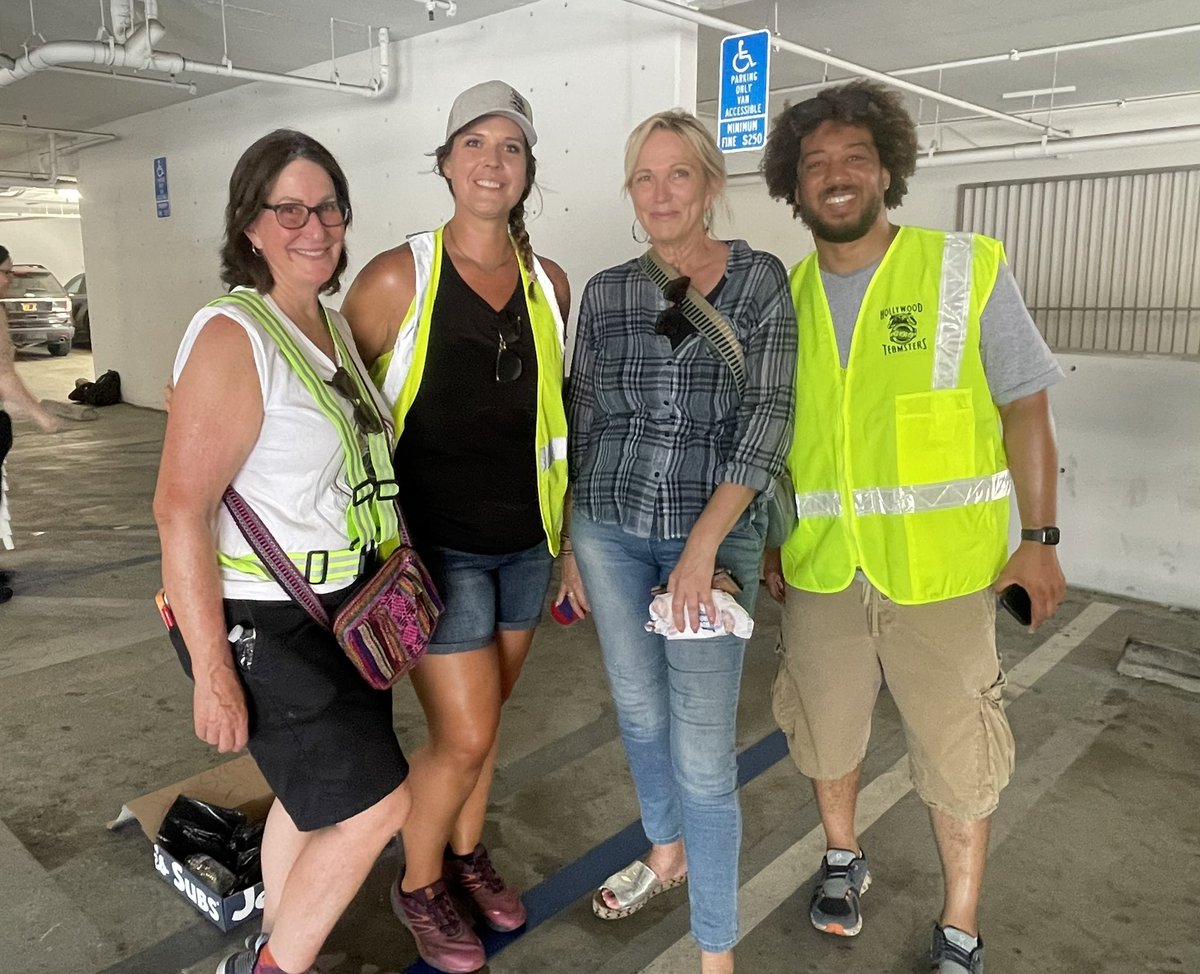 Teamsters_399's tweet photo. WE TAKE CARE OF OUR OWN.
Over 1000 families served during yesterday’s food drive. Hollywood Labor will continue to support one another and stick together through this fight. 
Thank you @IATSE, @LALabor, @LaborCommSvcs &amp; our INCREDIBLE volunteers for yesterday’s success. https://t.co/WlUeYlkfI0