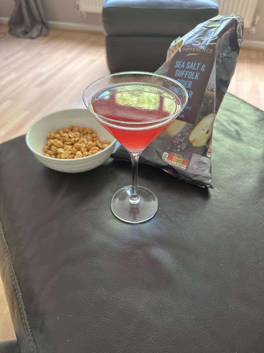 julesyann's tweet photo. Happy Saturday ! Afternoon /evening of cocktails , snacks & catching up with @realmartinkemp 's #mixtape ππ»π€π§ #woowoo #inin #livingroomdancing https://t.co/615VsMDaTA