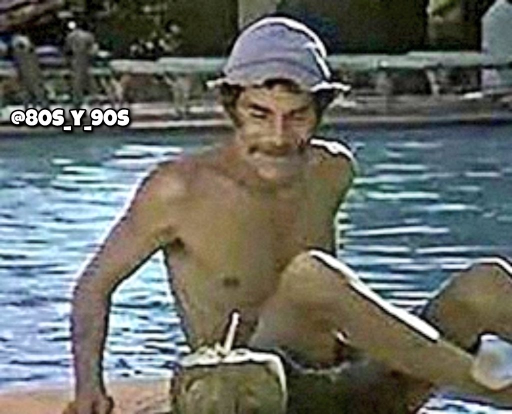 80s_y_90s's tweet photo. ¿Envidia? Envidia le tengo a Don Ramón que se iba de vacaciones a Acapulco, desempleado y debiendo 14 meses de renta. https://t.co/K8BX6r8Epy