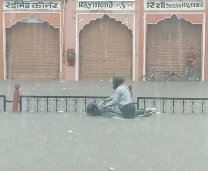 aradhyaruchi's tweet photo. Flood today in Jaipur 29|7|23
#FloodedRoads #cityarea #JaipurRain #HeavyRains https://t.co/rMkvZfeiLV