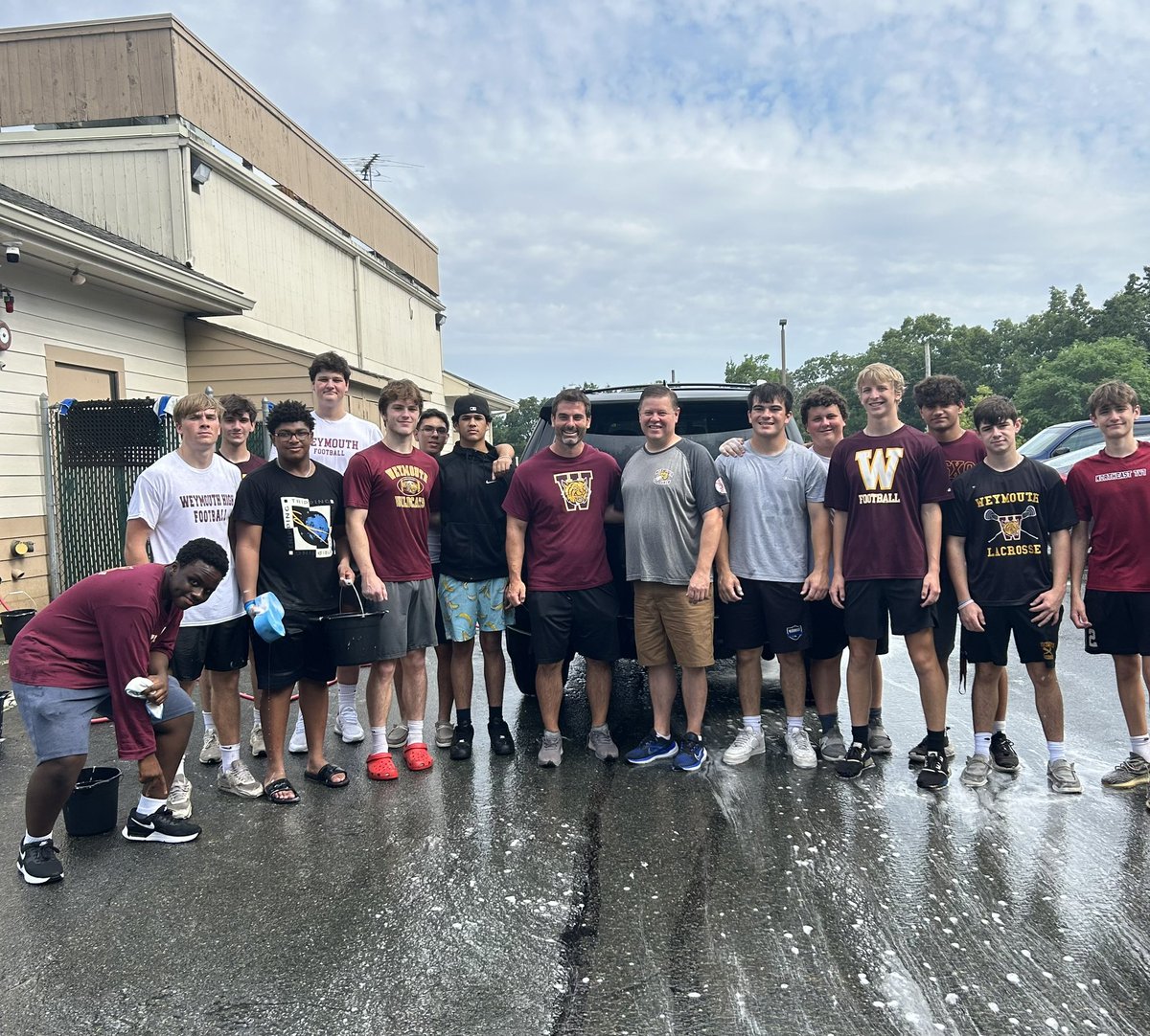 Happy to support The Weymouth High Football Team today at their car wash. Good luck this year! <a href="/CoachDunny/">Mike Donovan</a> <a href="/WeymouthFB/">Weymouth Football</a> <a href="/WhsDungeon/">WHS Dungeon</a>