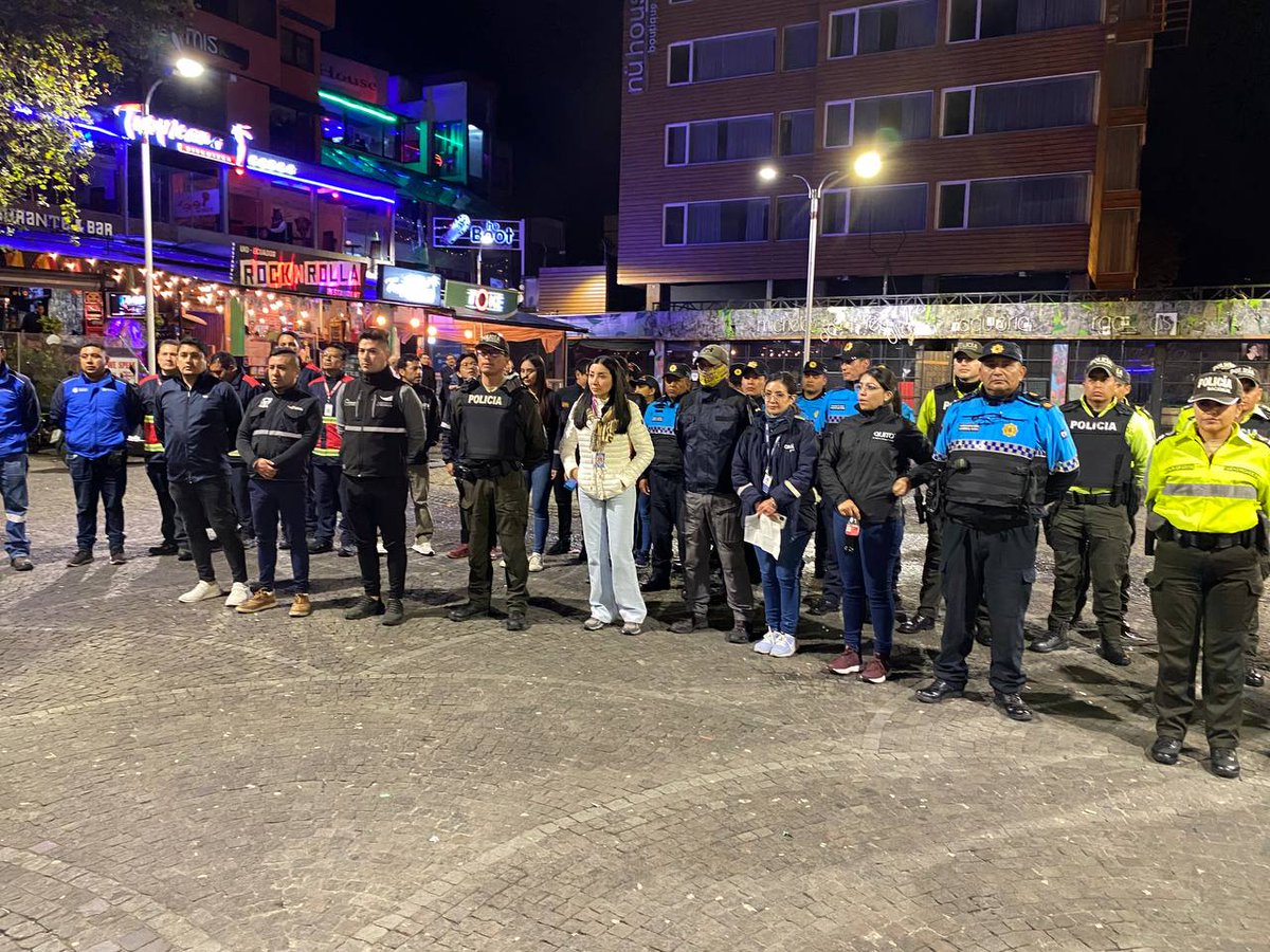 EPMQuitoTurismo's tweet photo. 🌆 #OperativosNocturnos | Junto a @PoliciaEcuador, @MinInteriorEc, @amcquito, @SeguridadeQuito, @amcquito y @agentesdequito, realizamos un operativo interinstitucional para vigilar y controlar el correcto funcionamiento de los establecimientos turísticos en La Mariscal. https://t.co/IDBK7ccwl2