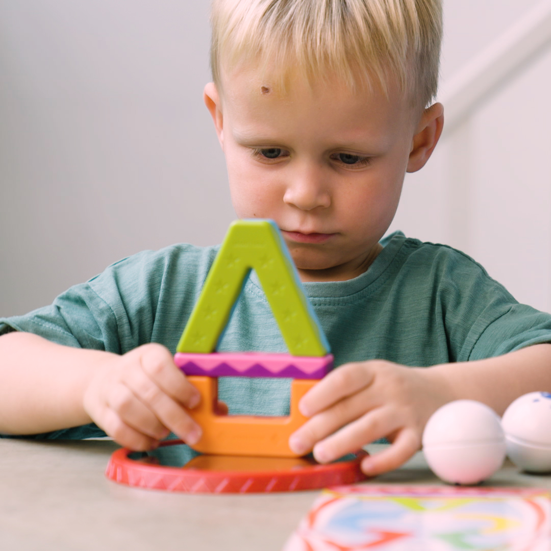 SmartMaxUSA's tweet image. The possibilities are endless as they stack, balance, and connect the geometric blocks, creating daring structures that defy gravity. The thrill of engineering and problem-solving has never been more fun! 🌟🔧

#SmartMaxUSA #MyFirstAcrobats #BuildingFun