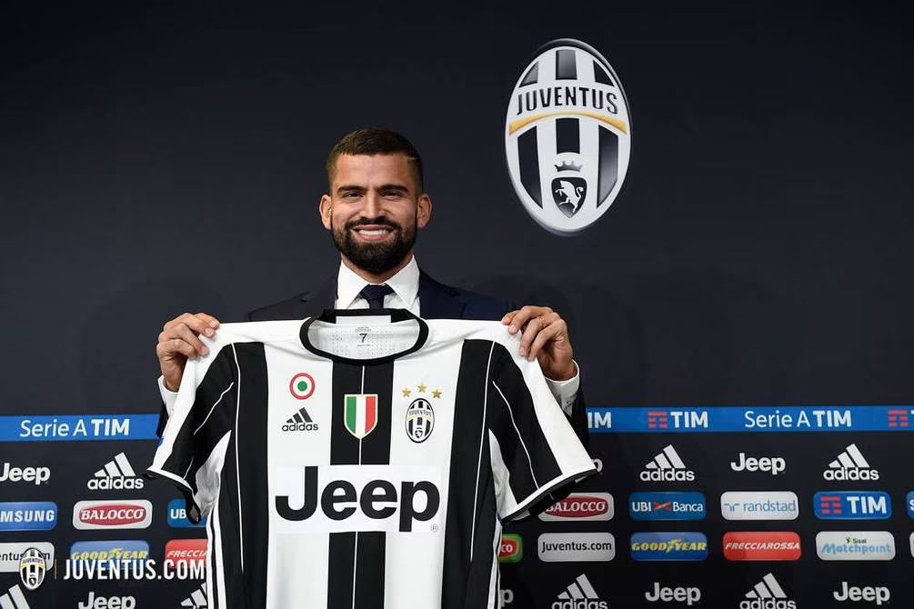 Nunca es mal momento para recordar la llegada de Tomas Rincón a la Juventus🇮🇹

Hasta ahora el único Venezolano que ha logrado jugar en un club top de Europa.

EL GENERAL 🫡