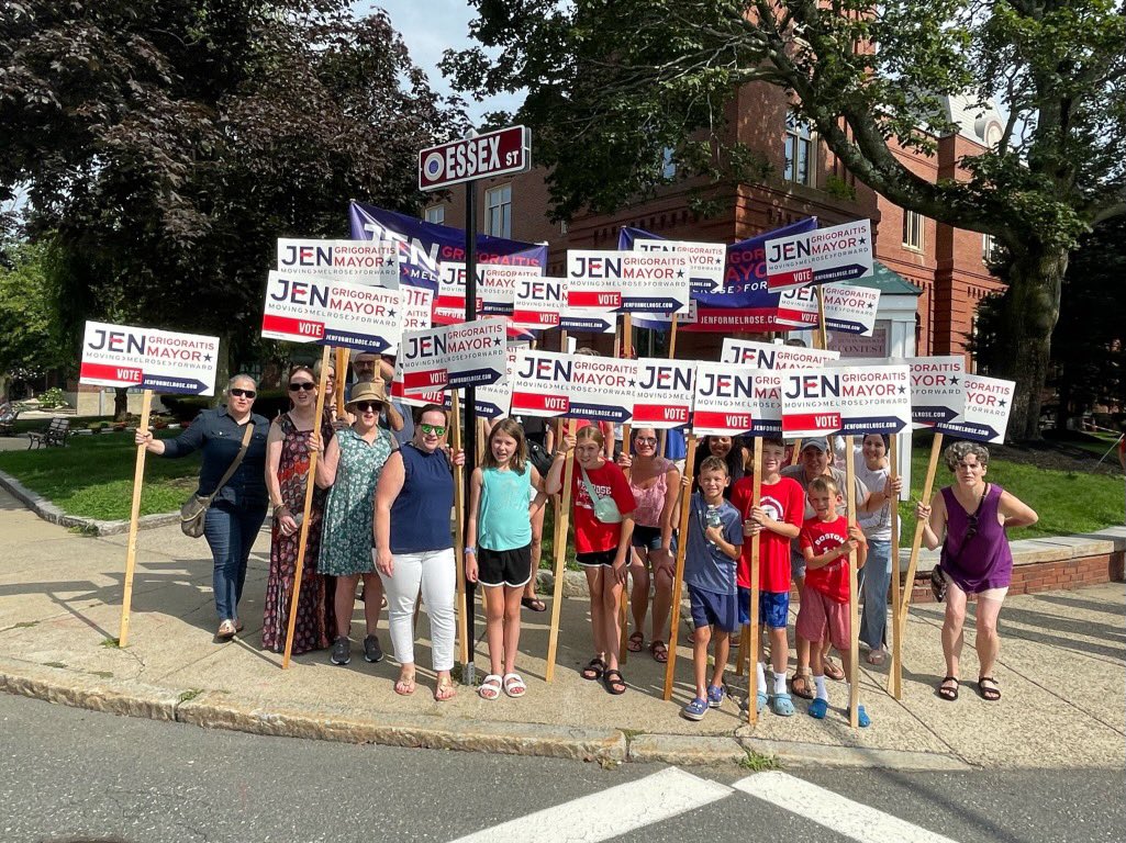 Thanks to these amazing volunteers for standing out on this steamy summer morning! #mapoli