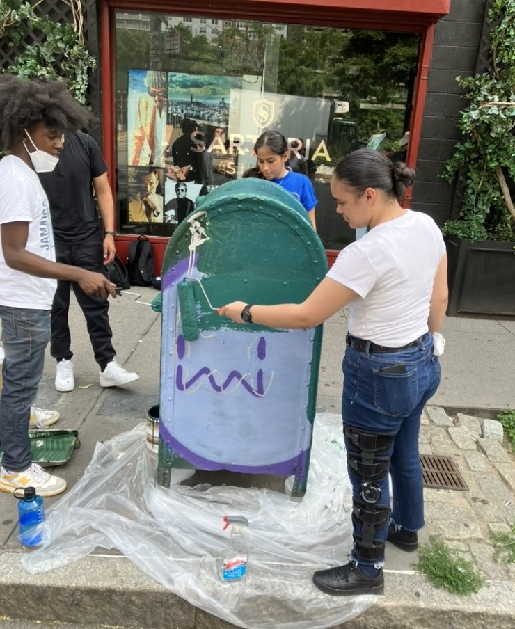 NYPD1Pct's tweet photo. Our Youth Officers PO Smith & PO Pizzolo along with our Explorers worked very hard cleaning up graffiti in #Soho one location at a time. Thanks for keeping our community clean!!! #graffiticleanup https://t.co/vsE0KdXxdp