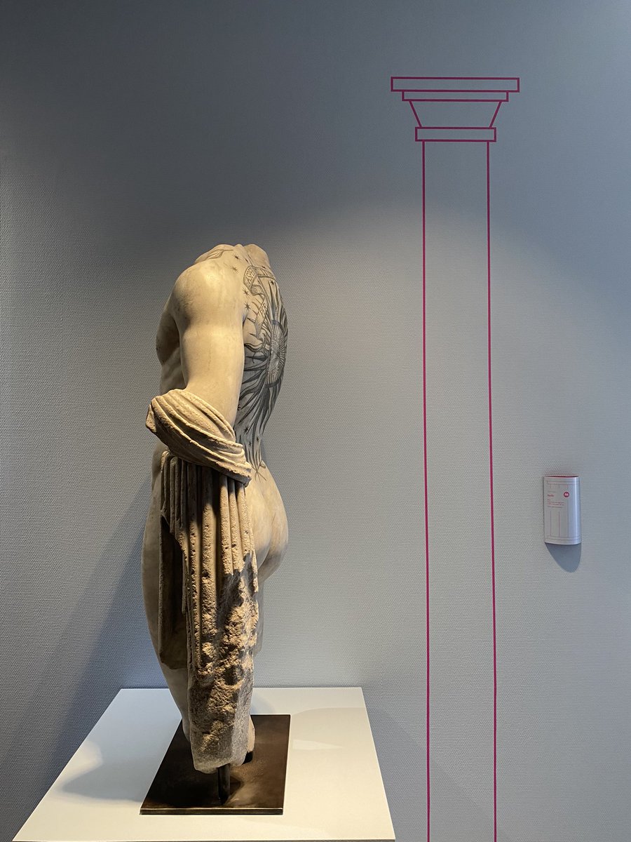 L’artiste italien Fabio Viale est un sculpteur qui… tatoue ses marbres ! Cet Apollon a été exclusivement créé pour l’exposition #QuiEsTuApollon 🥰
À découvrir jusqu’au 30 novembre au musée gallo-romain de Lillebonne !