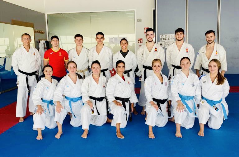 🔚Finaliza la concentración de kata por equipos con miras al Campeonato del Mundo 🌍 

✅En el Centro de Alto Rendimiento de Madrid, los junior, aprendiendo, los senior, perfilando…. El futuro es brillante para el karate español 🇪🇸✨

#ESPKarateam #mundial2023 
<a href="/amarqueomor/">Antonio M. Marqueño</a>