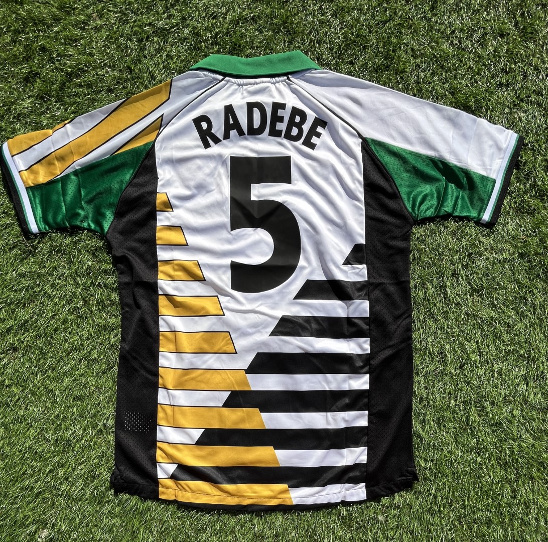 TheGelderdendUK's tweet photo. Beautiful Lucas shirt
1998 South Africa Lucas Radebe Replica World Cup shirt size Large “The Chief”
#Radebe #Lucas #Chief #Mandela #SouthAfrica #LeedsUnited #LUFC #KaiserChiefs
https://t.co/6IV9JlKx8j https://t.co/eB6jh1kXtF