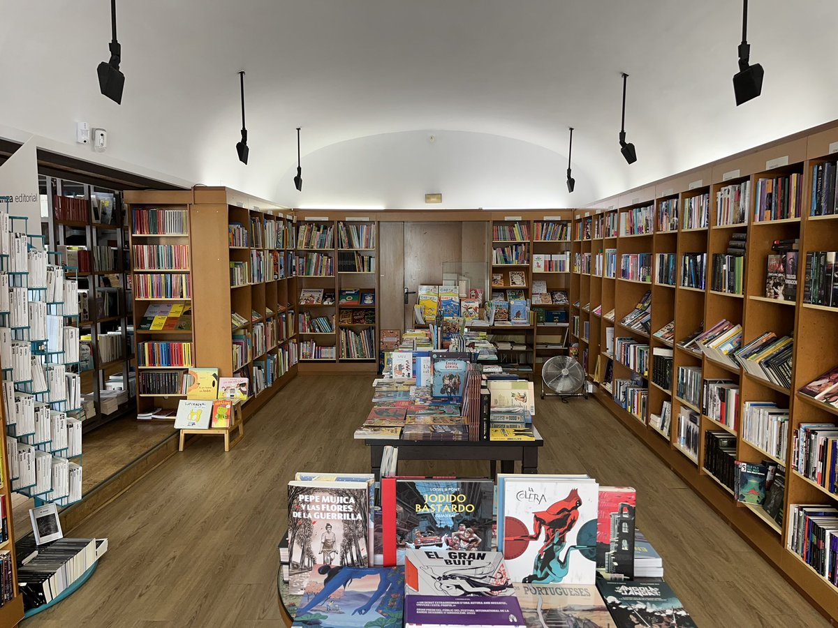 nuvol_com's tweet image. Per fi Palafrugell té la llibreria que es mereix. Gràcies @Nollegiu