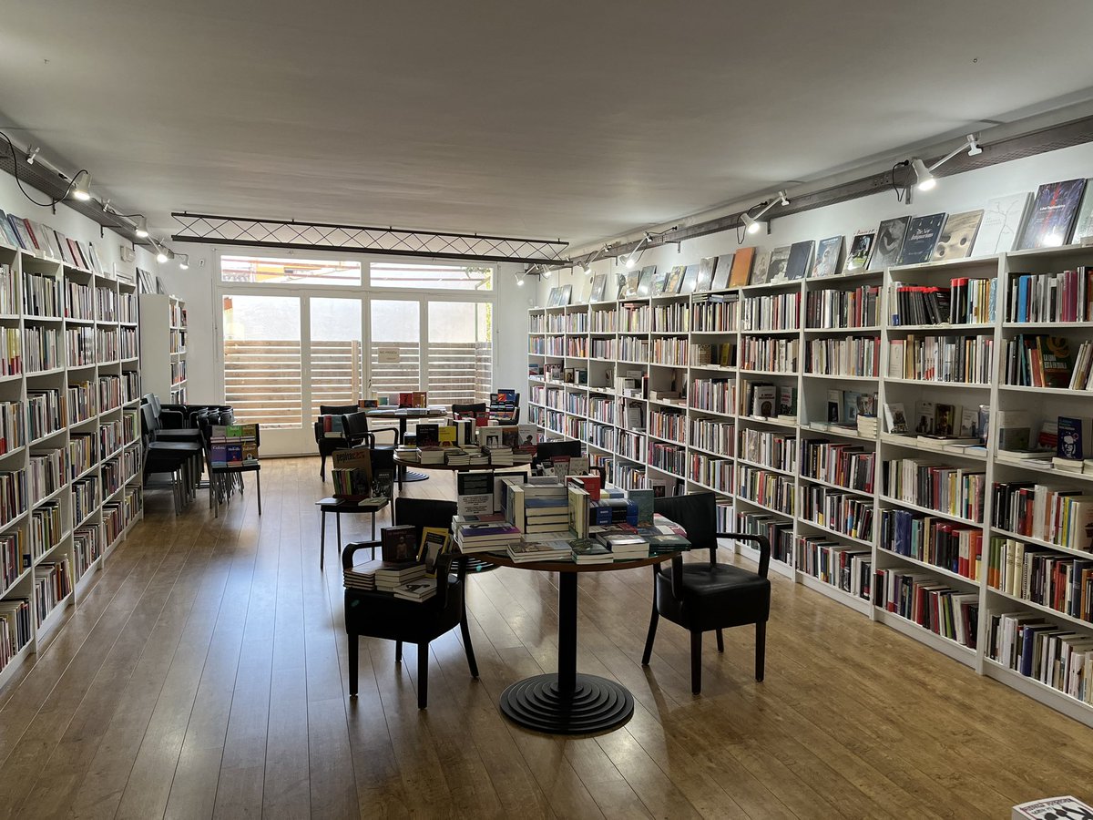 nuvol_com's tweet image. Per fi Palafrugell té la llibreria que es mereix. Gràcies @Nollegiu