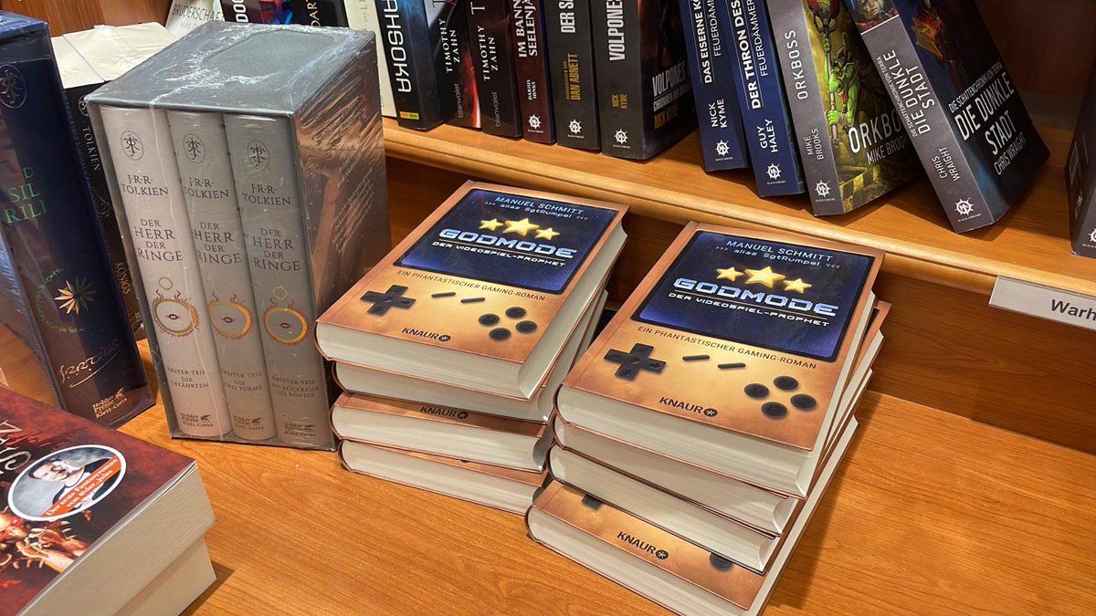 SgtRumpel's tweet image. Jetzt wird's ernst! Hat mir gerade ein Freund geschickt. Erste Sichtung in freier Wildbahn! Und dann auch noch direkt neben dem Herrn der Ringe! :D #godmode