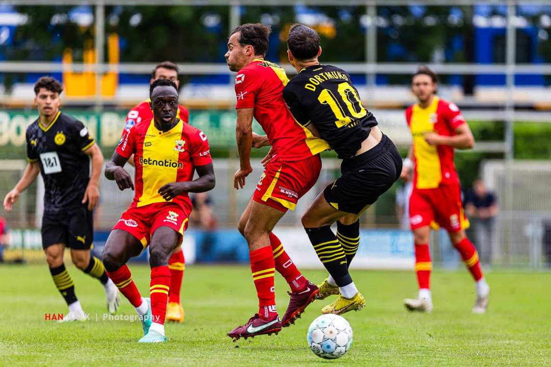 GAE_TillIDie's tweet photo. Ook @HanBalk was vanmiddag aanwezig in Zutphen bij de oefenwedstrijd @gaeagles tegen @BVB onder 23. #gaedor
๐ธ @HanBalk https://t.co/hyigAkuEo6