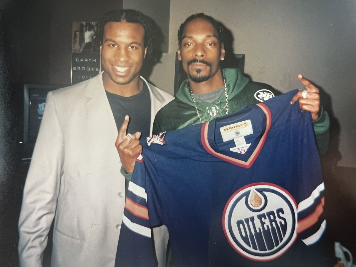 GeorgesLaraque's tweet image. Which one of these rap legends rocked my @EdmontonOilers jersey the best?! 😂🤣

Laquelle de ces légendes du rap a mieux fait rayonner mon chandail des Oilers?! 😂🤣

@SnoopDogg @50cent @DMX
