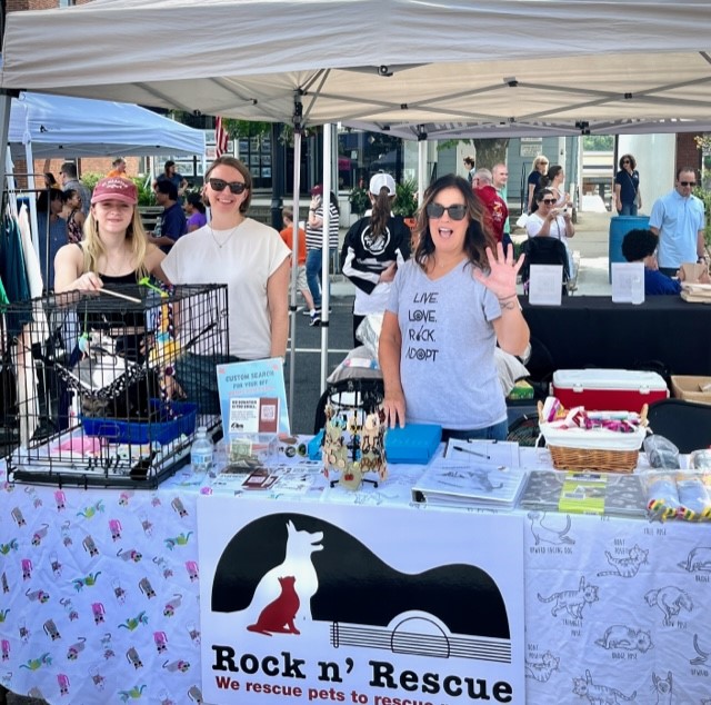 Of course we had a popular booth at the Ridgefield Summerfest! With the cute little kittens we had - no one could resist stopping by to check them out!

#catlife #cats #ridgefieldct #summerfest