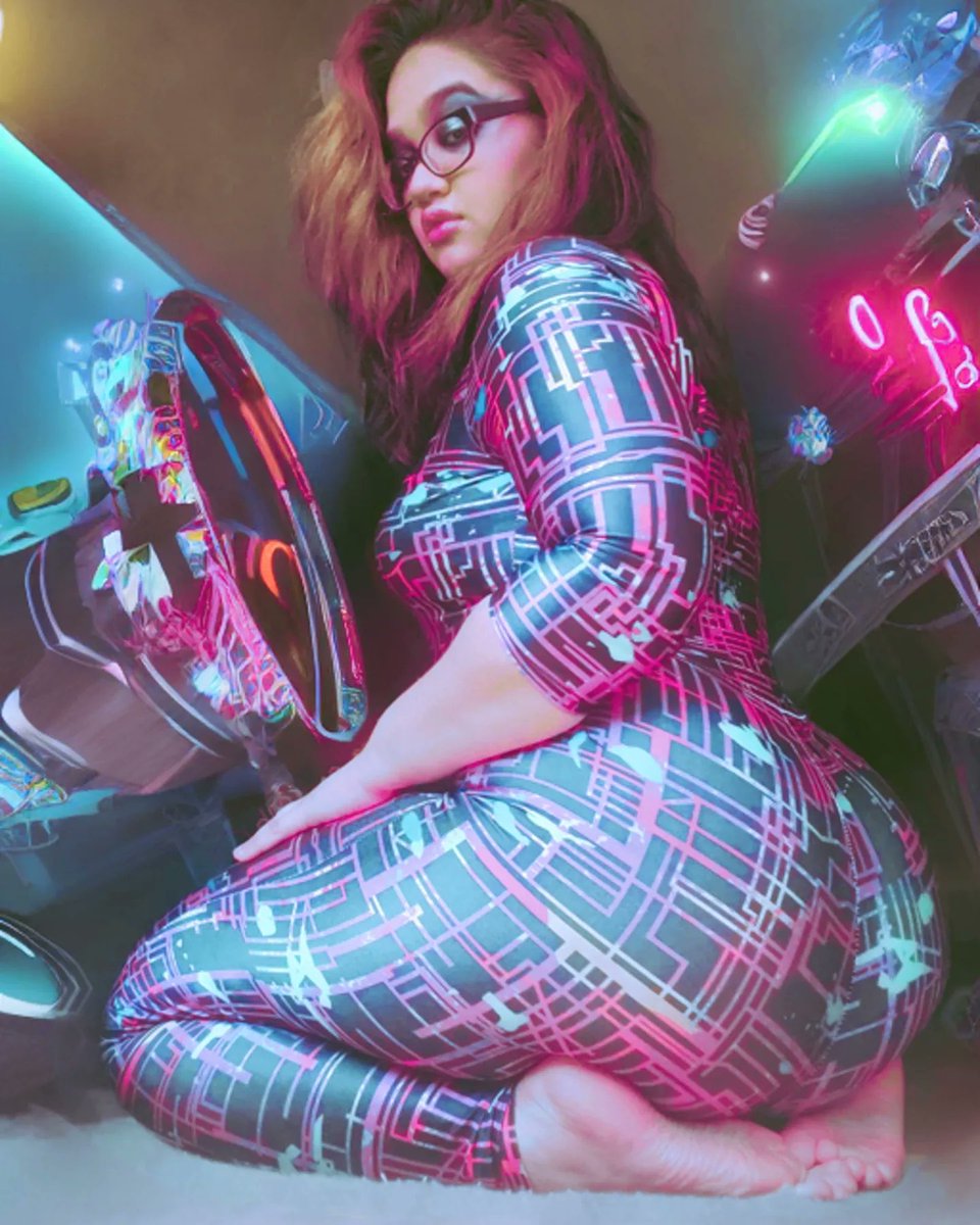 Neon Vampire

#vampirethemasquerade #worldofdarkness #ttrpg #lagniappegaming #SeizeThatVitae #Malveillance