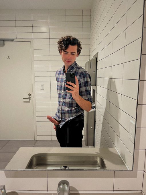 Hire me for your work presentations, I can be your pointer https://t.co/VJtzjTGavS