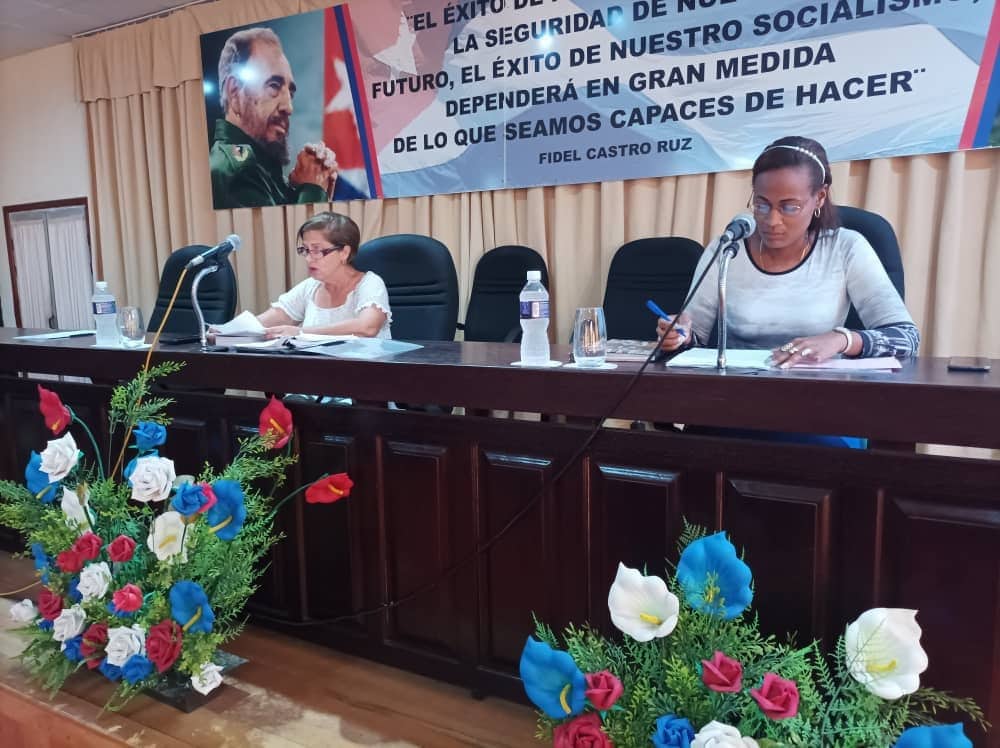 finanzasprecios's tweet photo. 👉Presentes en la Asamblea: Yuniasky Crespo Baquero, Primera Secretaria del #PCC en Mayabeque, y Manuel Aguiar Lamas, Gobernador de la provincia.
#Presupuesto2024 
#FinanzasyPrecios 
@re https://t.co/LaOoOxahHF