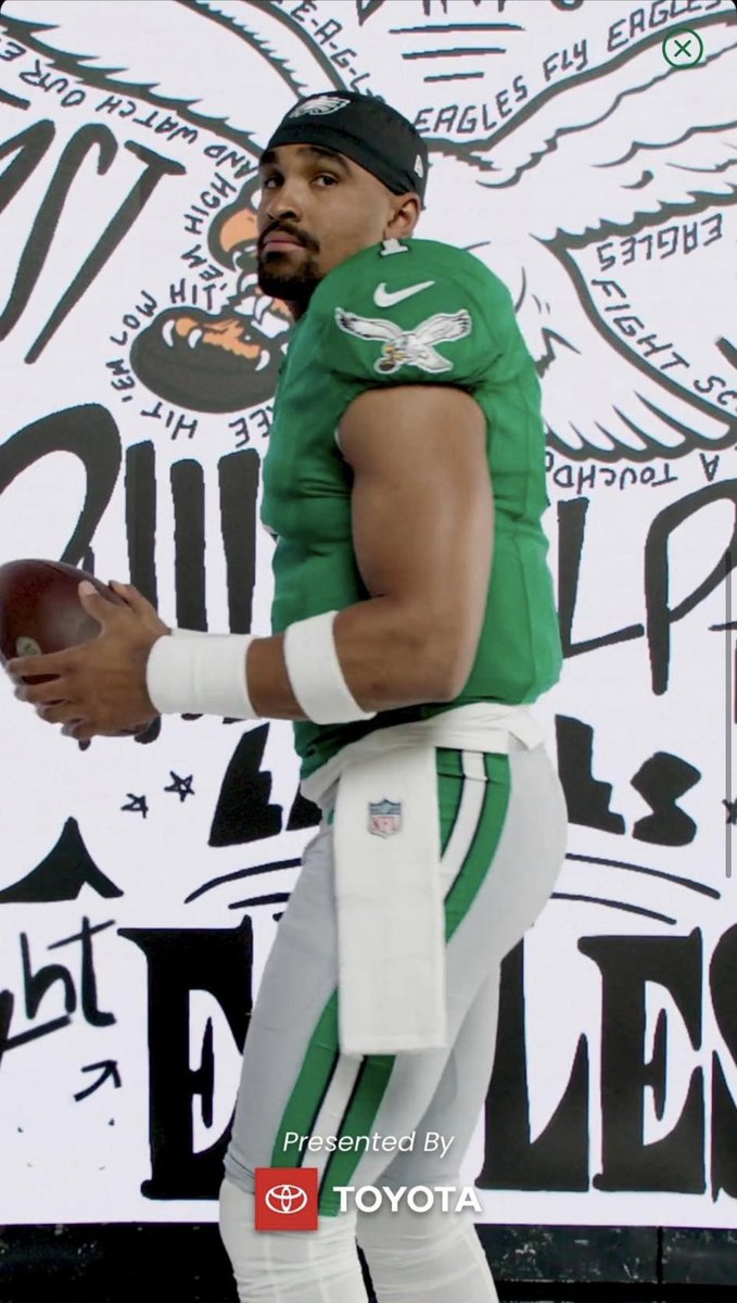 CrossingBroad's tweet photo. Looks like the Kelly Green jerseys leaked 👀

(via Fb/Brandon Winston) https://t.co/ZHWF7yutqa