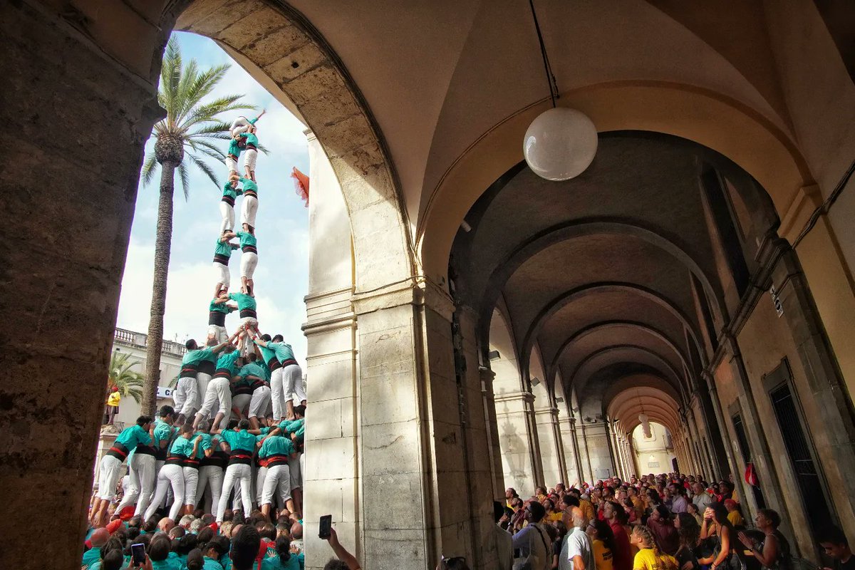 paucorcelles's tweet photo. Gran actuació dels @Verds avui a Vilanova i la Geltrú amb castellots com el p8fm i la torre de 9fm
Moltes felicitats!!!
L'any passat ja vaig provar aquest enfoc, però amb la Canon no me'n vaig ensortir, així que aquest any amb la nova joguina ho he tornat a intentar...
#castells https://t.co/ZdfJA26pLF
