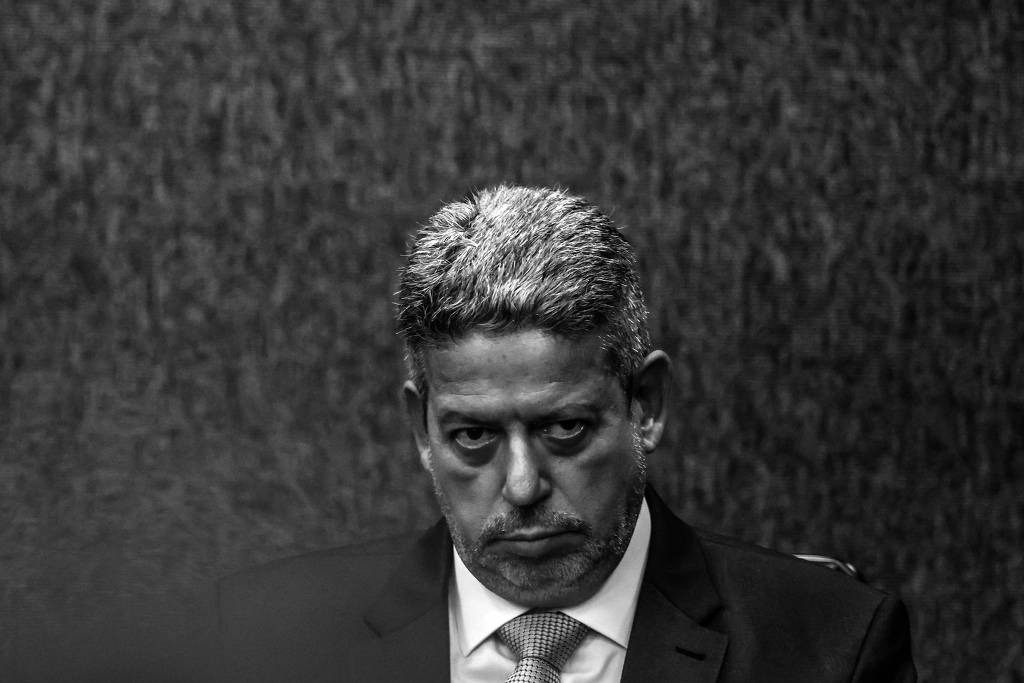 A cidade de Barra de São Miguel (AL), administrada pelo pai do presidente da Câmara, Arthur Lira (PP-AL), torrou praticamente toda a receita milionária obtida com royalties de petróleo junto ao Tribunal Regional Federal da 1ª Região (TRF-1). O município comprometeu milhões em