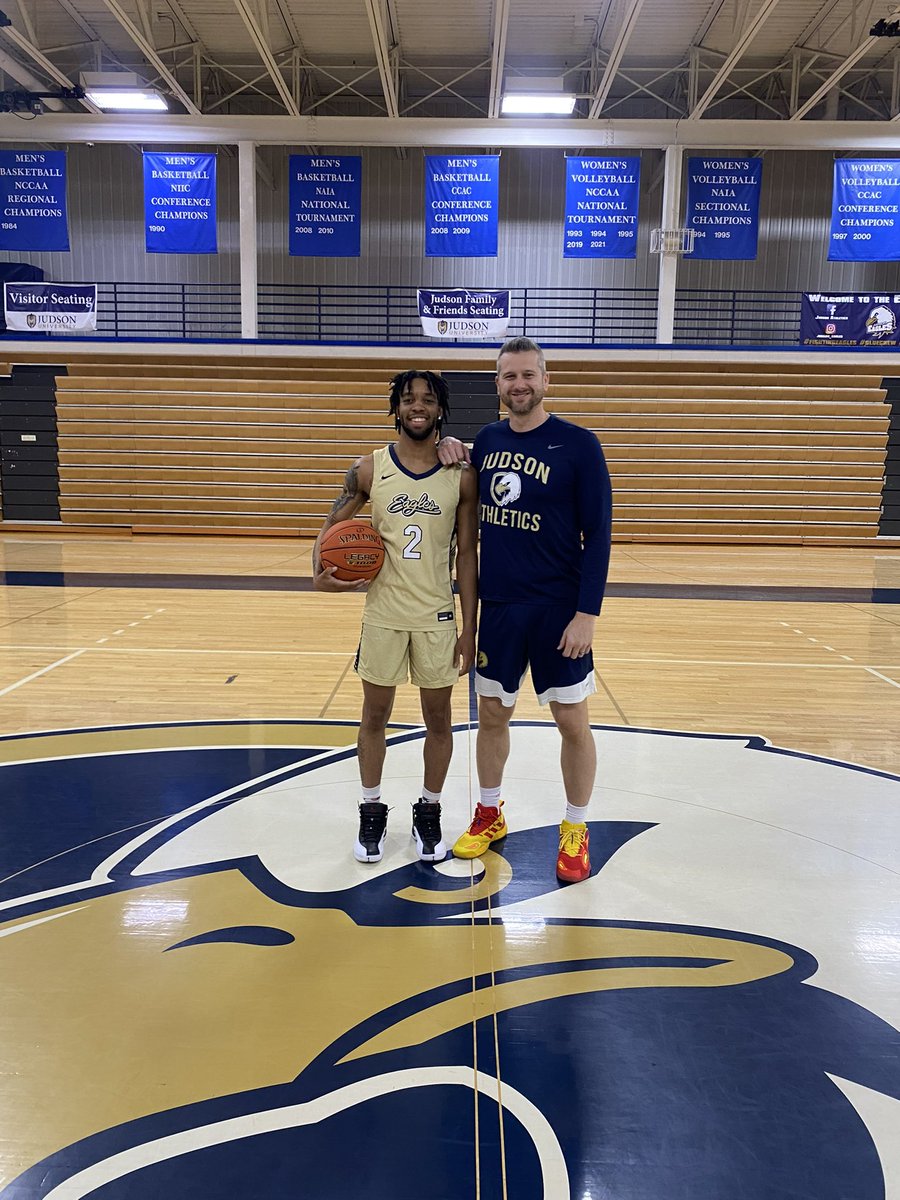 schurzathletics's tweet photo. Kaevon Anderson Schurz Class of 2020 signs with Judson University Men's Basketball @CarlSchurzHS @drheidymoran @SchurzAP_Rose https://t.co/menXnHNPqq