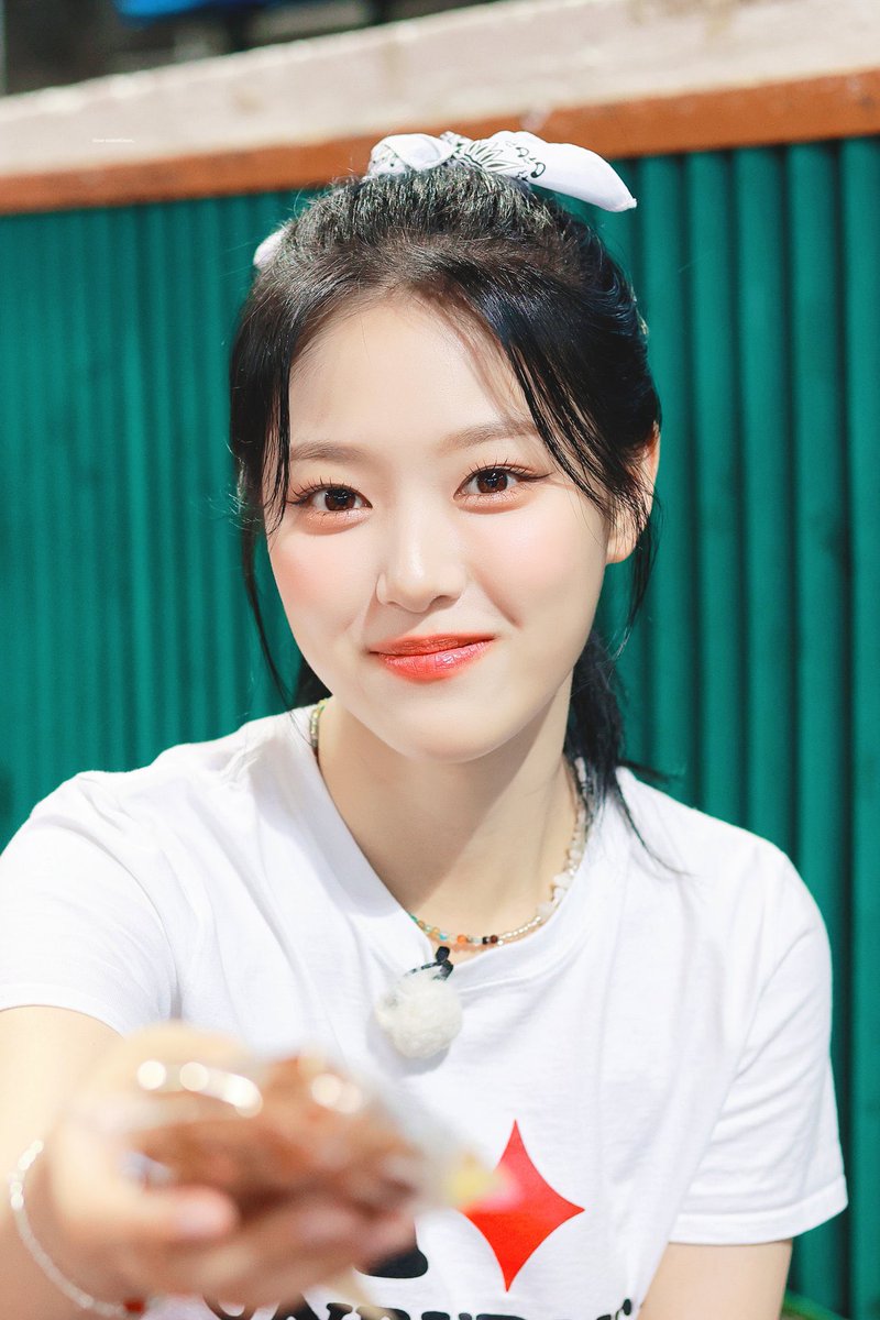 luzdeloona's tweet photo. hyunjin 💛 https://t.co/YP96EbILh9