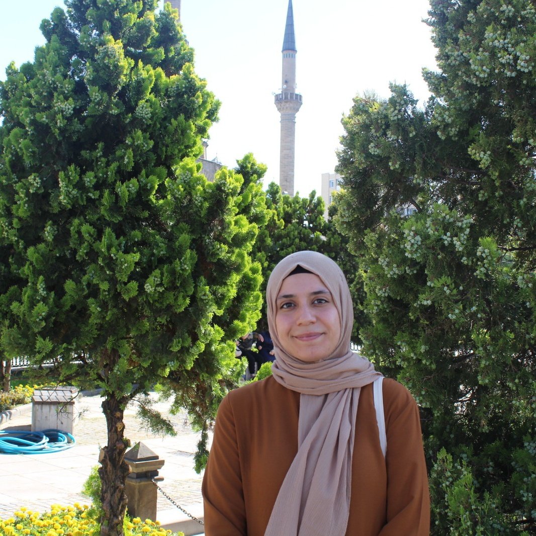 FatoYksel's tweet photo. #YeniProfilResmi 26 yıllık Kayseri hayatımda, Bürüngüz Camii önünde ilk defa fotoğrafım oldu... Bu ayıpta bana yeter🫣 https://t.co/wbyzy16Ol7