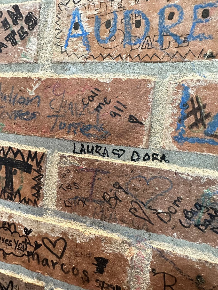 D0RITA's tweet photo. Took bae to @Pluckers…might have written on the wall 😆 https://t.co/8Ki1xM2EUh
