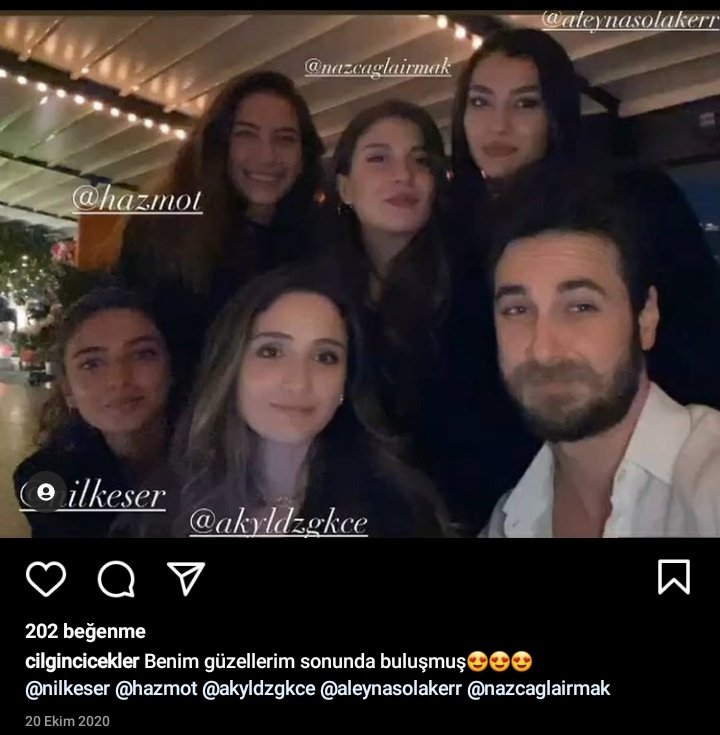 sufleperisi's tweet photo. Bu konuyu yıllar önce çözmüştüm ama beni çok tetikliyorsunuz kesin ve net olayı anlatıyorum okuyun; çağla tarık ve zeyneple yıllardır tanıyormus ztn. Zeynep, kç ilk bölümde cansu'yu oynayan kız çağla'nın da en yakın arkadası. Tarık Damla tanısıp sevgili oluyorlar vs iste.+++ https://t.co/vLWXSPUy44