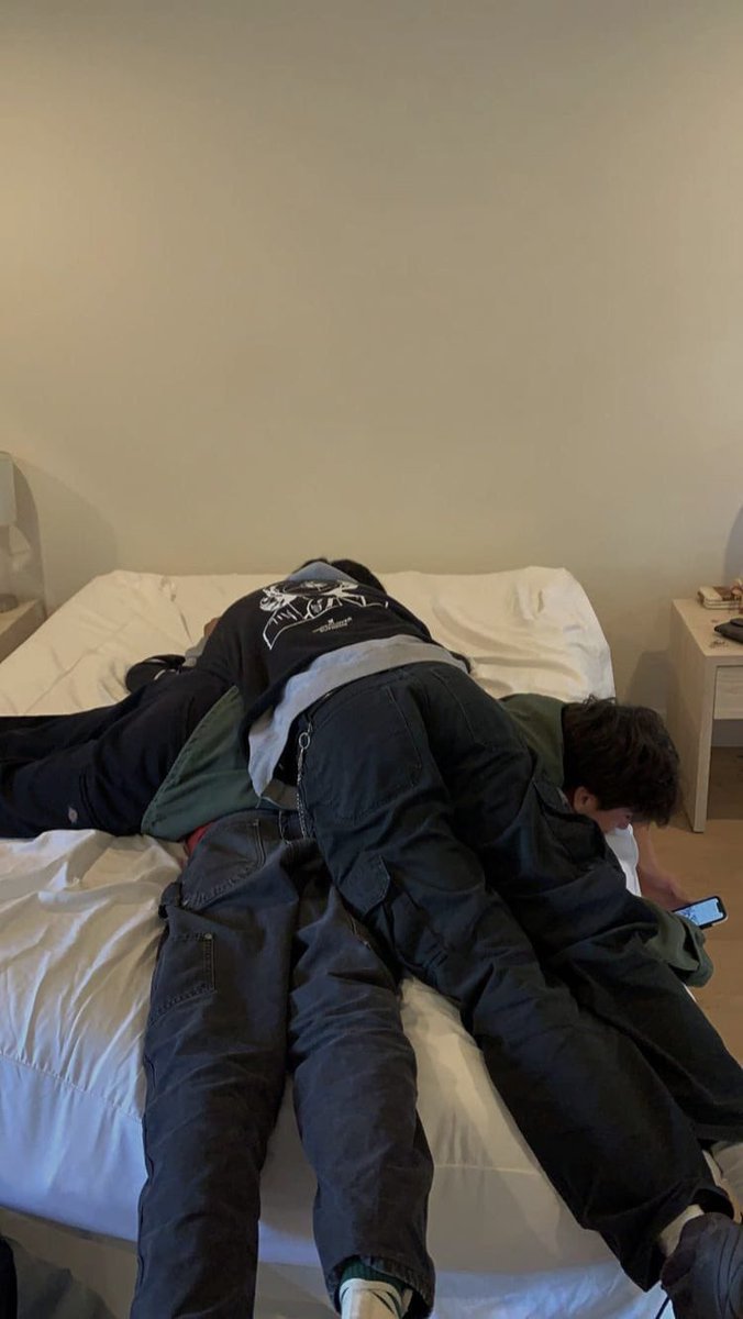 canını yediğim kurban olduğum yavrum doğmuş delva dünyanın en güzel kutlamasını yapmazsak yedi sülaleni sikerim tarzı tehditlerle sabahtan beri beni döve döve çalıştırıyor şikayetçi değilim ivarım için adam vururum iyi ki doğmuş kerata tanıştığımız günün şafağına kurban olurum