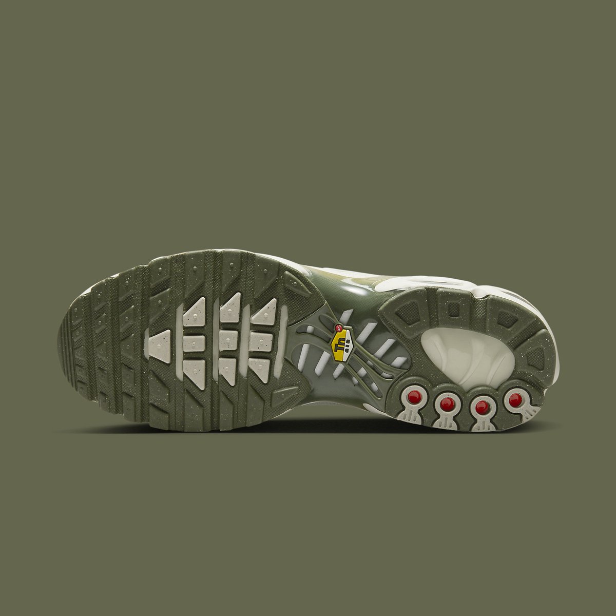 houseofheat's tweet photo. Bone and Olive TNs for Fall 👀

SEE MORE: https://t.co/rSlvnDZhu9 https://t.co/FWPiAr6T3P