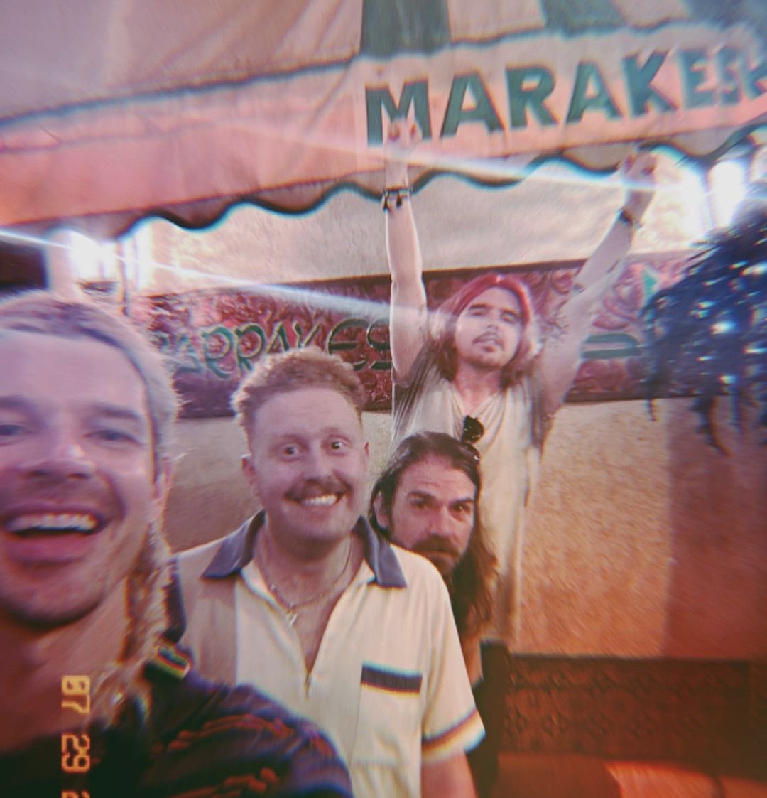 GROUPLOVE tweet media