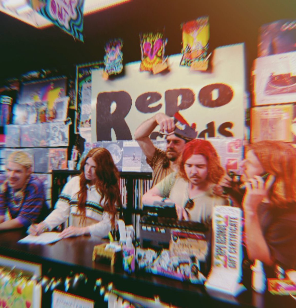 GROUPLOVE tweet media