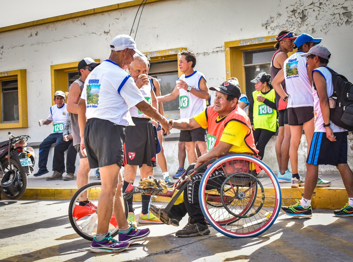 franzriveman's tweet photo. En representación del alcalde de la Municipalidad Provincial de Arequipa, #VíctorHugoRivera, el subgerente #FranzRiveraMansilla, estuvo presente en la Mini Maratón Institucional que organizó el Hospital "#HonorioDelgadoEspinoza" que celebró 63 años de fundación. https://t.co/AyT1CnulWX