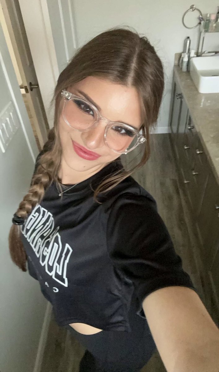 FEMBOYB4E's tweet photo. 𝖡𝗋𝗈𝗈𝗄'𝗌 𝗆𝗈𝗆 𝖽𝗂𝗏𝗈𝗋𝖼𝖾𝖽 𝖡𝗋𝗈𝗈𝗄'𝗌 𝖽𝖺𝖽 𝗌𝗈 𝗁𝖾 𝗆𝖺𝖽𝖾 𝗁𝗂𝗌 𝗆𝗈𝗆 𝖿𝖾𝖾𝗅 𝖺𝗅𝗅 𝗀𝗈𝗈𝖽😝 https://t.co/b4On7ojR6y
