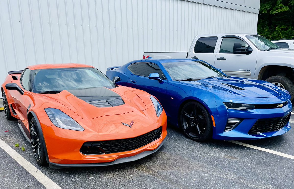 m1cp4444's tweet photo. All about the Orange and Blue 🔸🐊🔹
#CorvetteZ06 #Camaro2SS https://t.co/0qEgv7yIcn