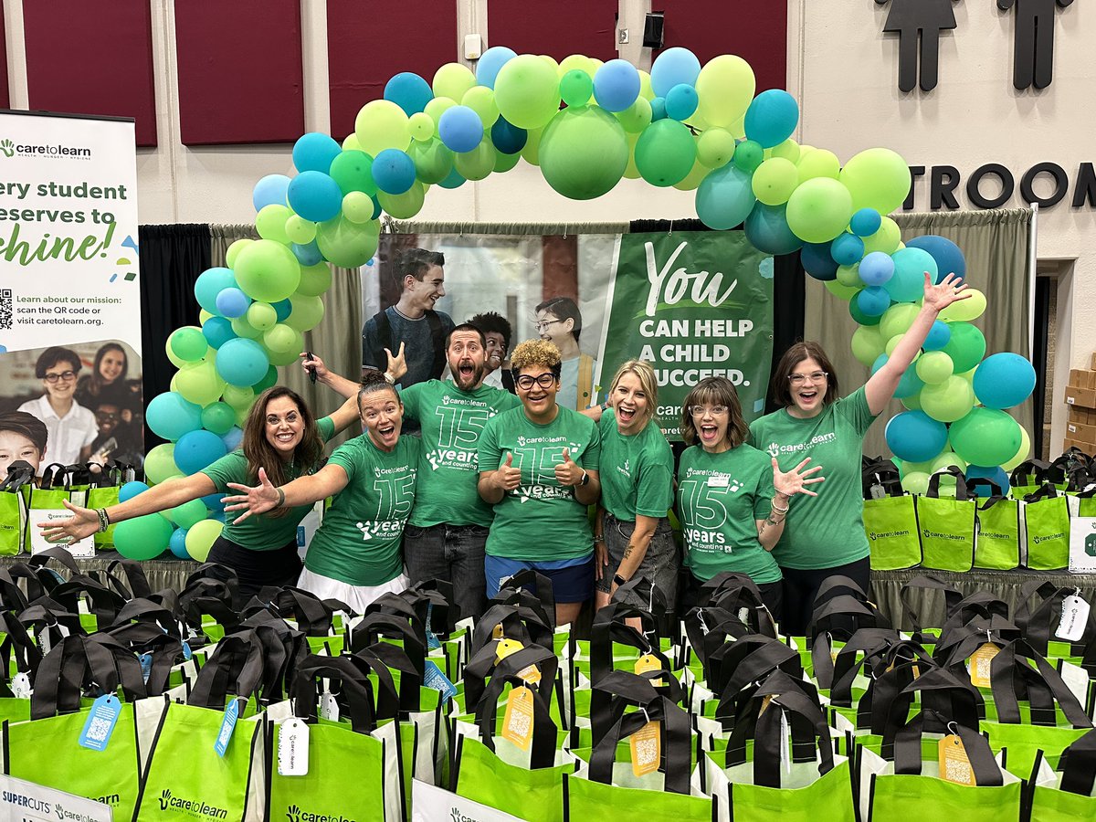 Unforgettable day. We handed out over 3,000 hygiene kits to students at the <a href="/officialSPS/">Springfield Public Schools</a> Back to School Bash. Loved coming together to support students and celebrate the back-to-school season 🍏