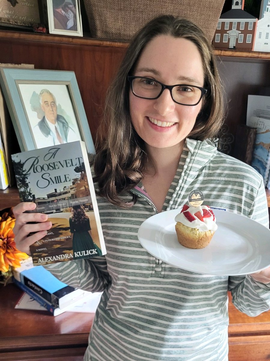 AlexNKulick's tweet photo. So honored to be a #finalist in the @PageTurnerAward  we're celebrating with #historic #cupcakes #ontheblog https://t.co/LNosNi6Y2L
