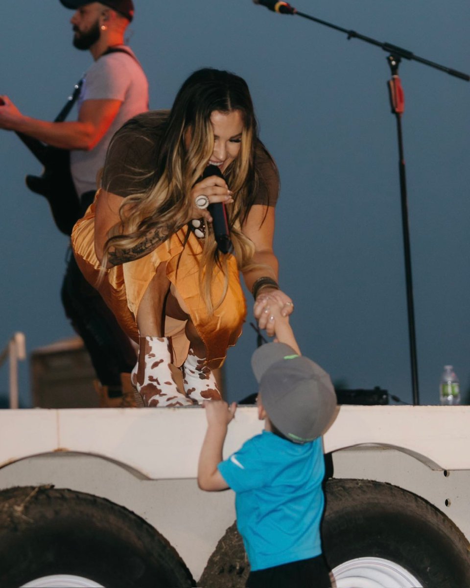 AshleyBarronOfficial tweet media