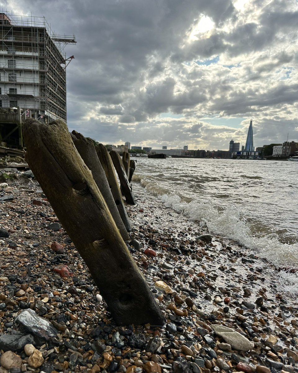tmstanworth's tweet photo. Old wooden pilings on Rotherhithe Beach
#rotherhithebeach
#rotherhithe
#thames
#riverthames
#thamesriver
#thamesriverside
#riverphotography
#londonphotography
#londonphoto
#mylondonphoto
#secretlondon
#hiddenlondon
#shotoniphone
#iphonephotography
#iphoneography https://t.co/dQAjbY9SiP