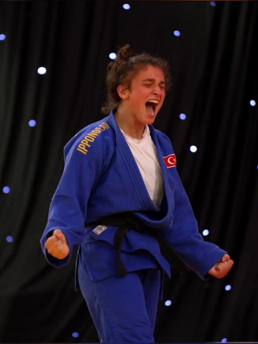 Sporcumuz Hilal Akyıldız’ında  kadrosunda bulunduğu Judo Milli Takımımız, Avrupa Gençlik Oyunları (EYOF) 2023 Judo Karışık Takım Müsabakalarında ALTIN madalya kazandı!

Şanlı bayrağımız için mücadele eden tüm sporcularımıza teşekkür ediyor, başarılarının devamını diliyorum. 🇹🇷