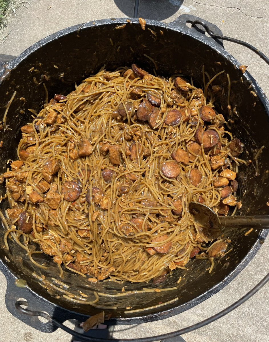 Good having #C5 over for a meal before we get into camp!! <a href="/ErichAnthony1/">Erich Anthony</a> Body weights should be on point from the LBs!! Season coming soon!! 🌀